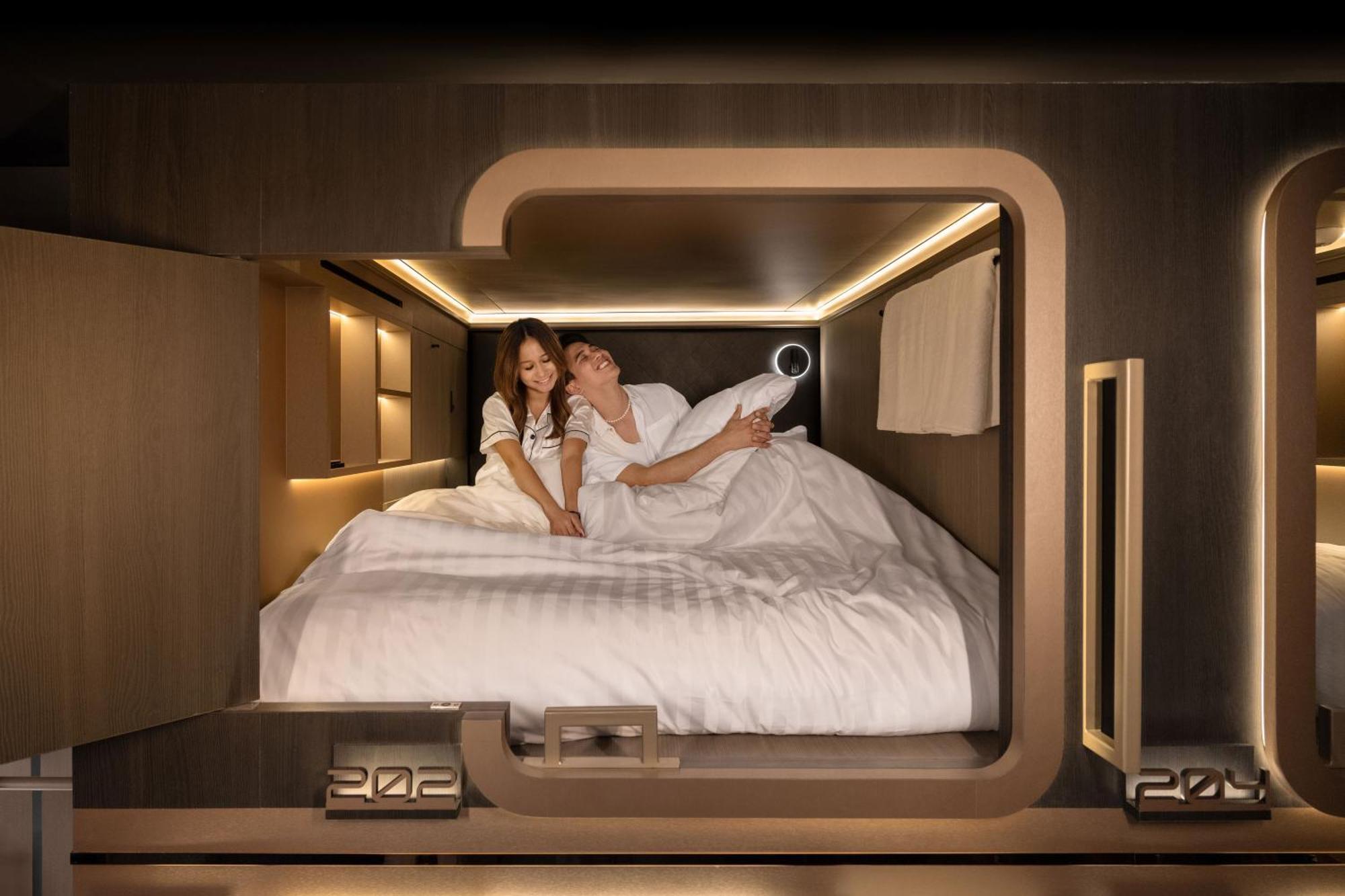 Cube Social Boutique Capsule Hotel At Boat Quay Singapore Exterior foto