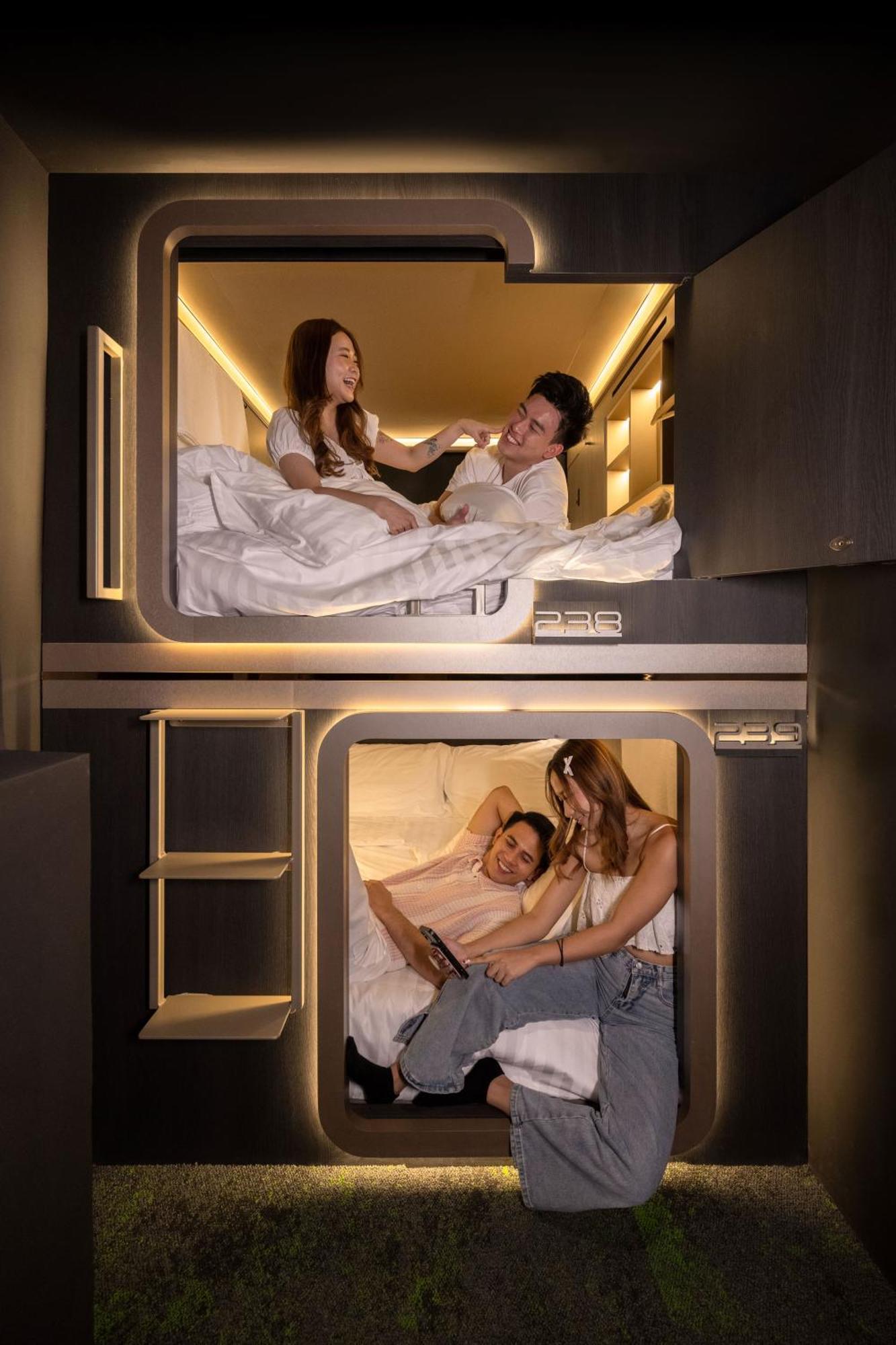 Cube Social Boutique Capsule Hotel At Boat Quay Singapore Exterior foto