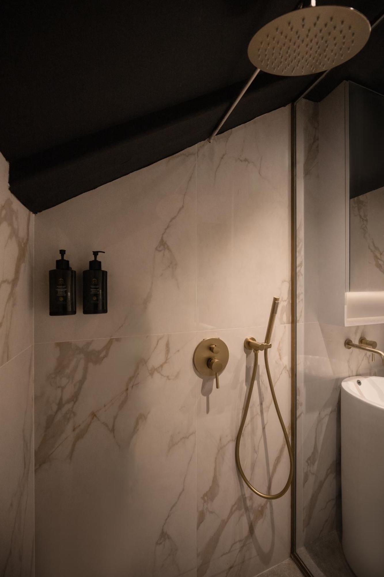 Cube Social Boutique Capsule Hotel At Boat Quay Singapore Exterior foto