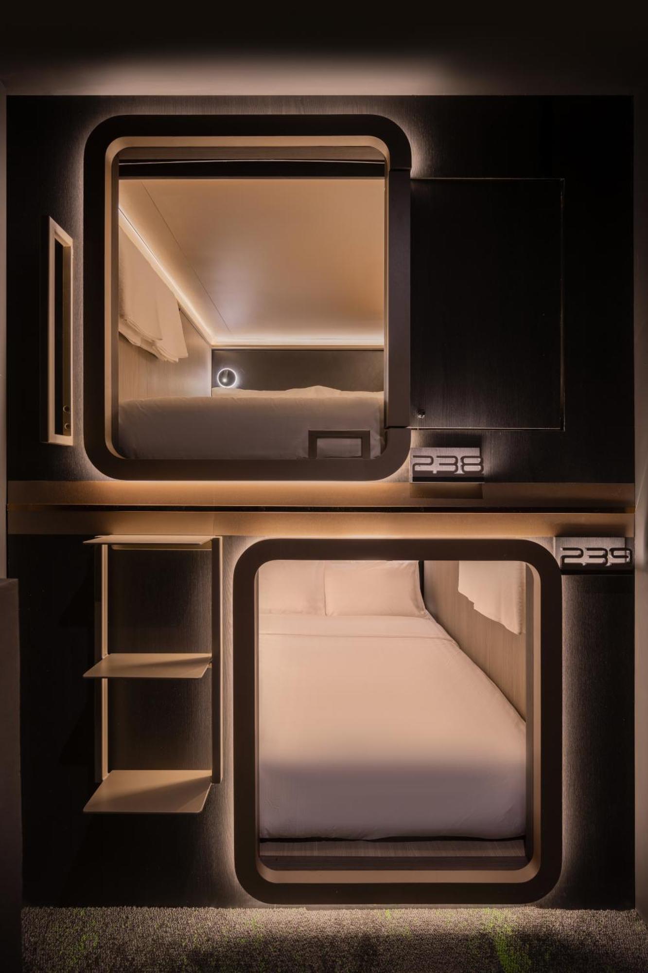 Cube Social Boutique Capsule Hotel At Boat Quay Singapore Exterior foto